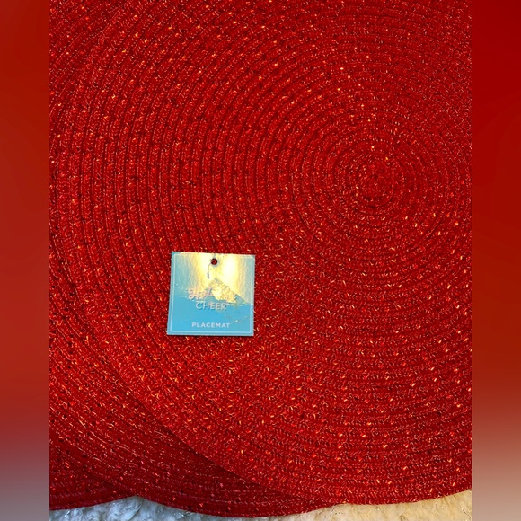 🔴4-Pc. SHINEY RED DECORATIVE HOLIDAY PLACEMATS - Picture 3 of 4